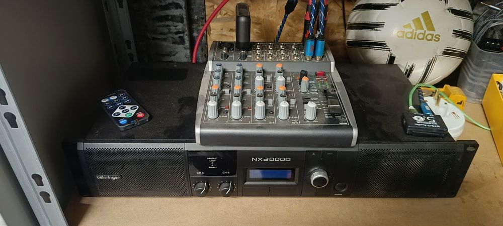 Усилвател   Behringer със пулт и колони