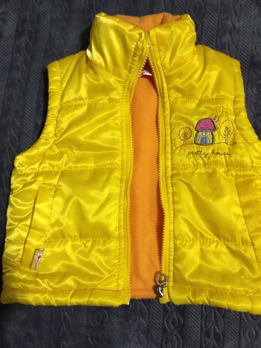 Детски дрешки за малки госпожици на 2/3 годинки.Якета и суичъри.