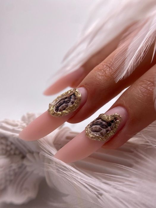 Manichiura cu gel și oja semi