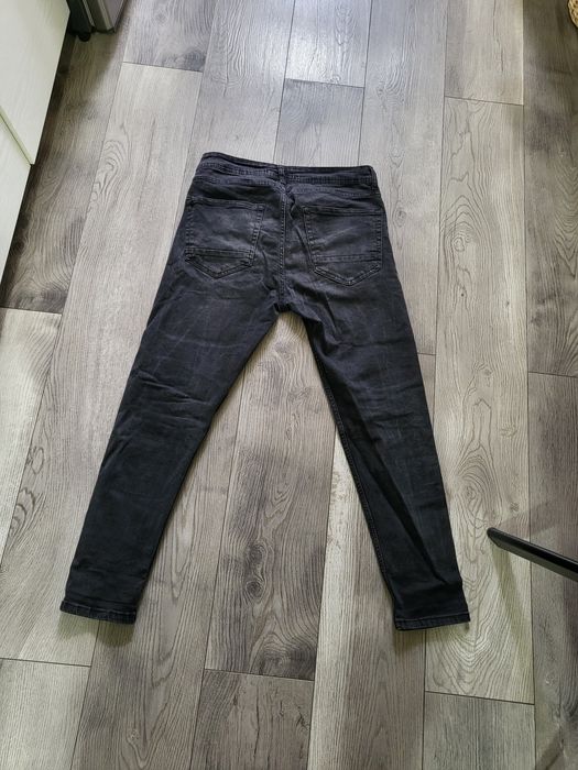 Vand blugi de barbati