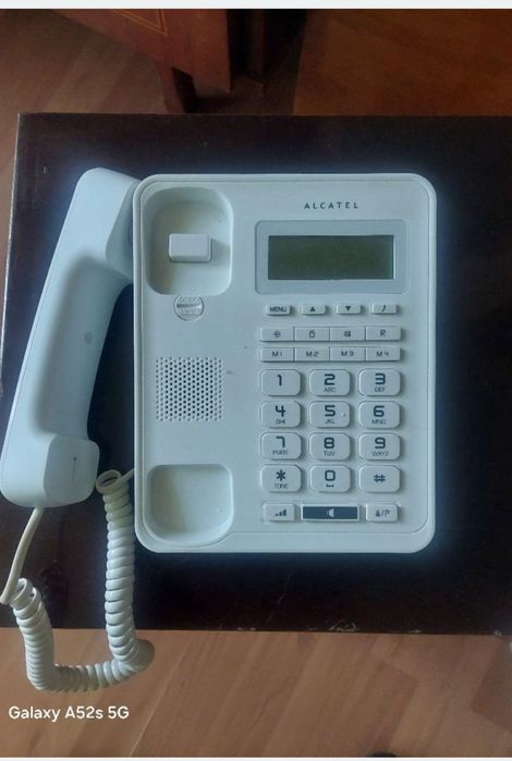 Telefon fix alb.