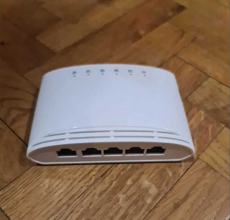 Descriere Switch DGS-1005D