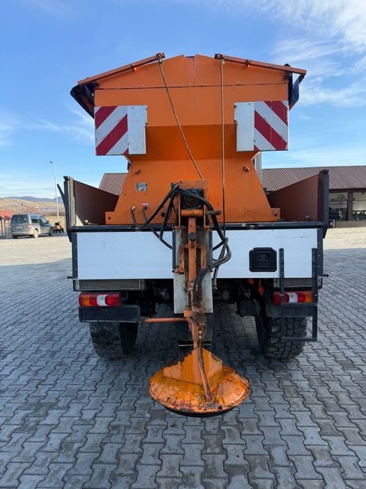 Mercedes-Benz Unimog echipat cu lama de zăpadă si sararita tva inclus