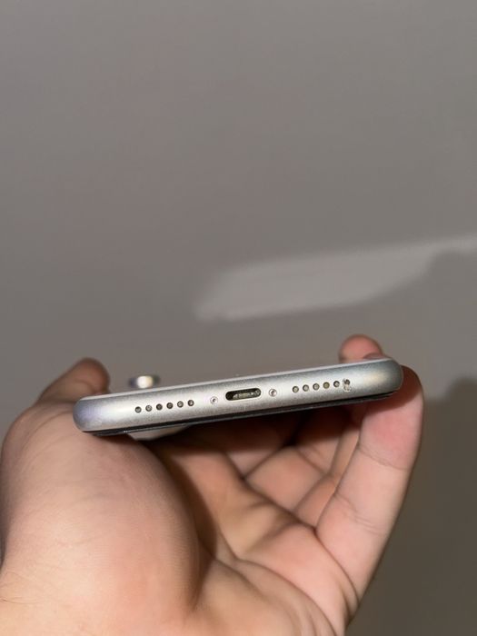 iPhone XR 64GB White