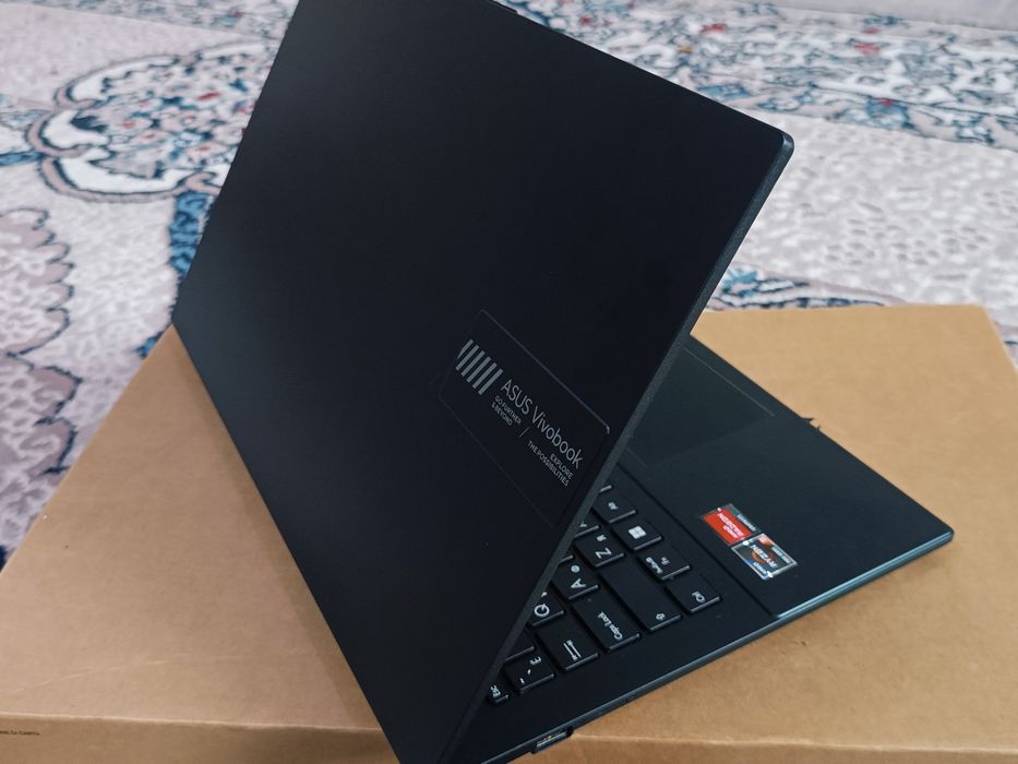 Asus Vivobook идеал, Ryzen 3 7320u, ssd512/8gb ddr5, + коврик и мышка