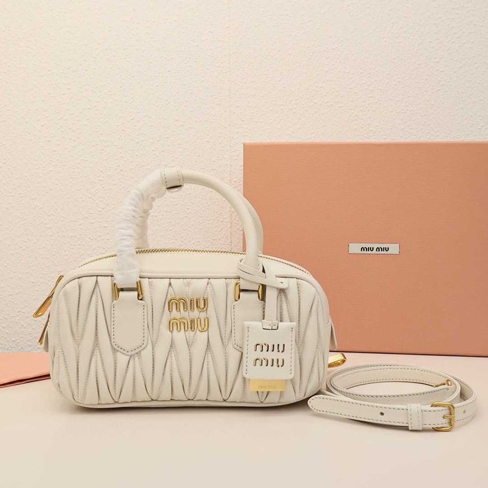 Новая сумка Miu Miu Wander Matelassé Миу Миу Вандер, белая, 22 см