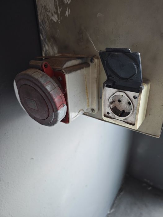 Hala / Depozit - Str Interioara 3 nr 1. 2 Hale Dispnibile 36 si 48mp