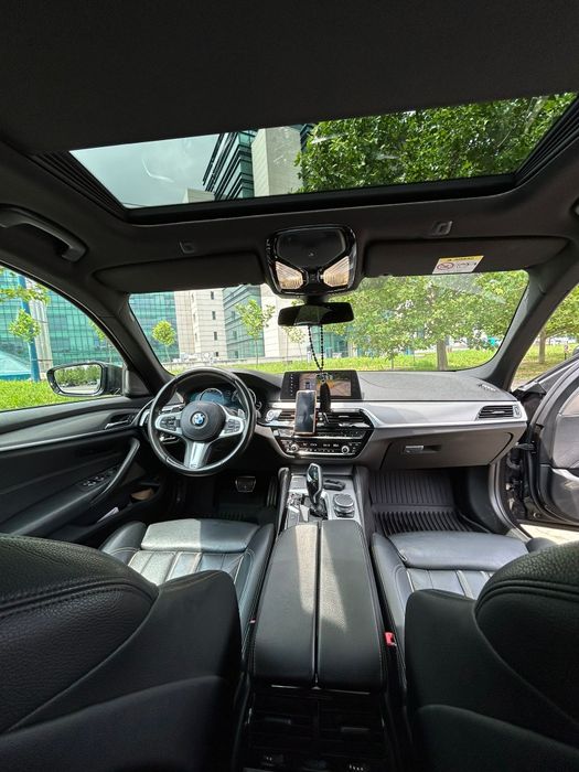 BMW seria 5 g30 M pachet original interior exterior 2018