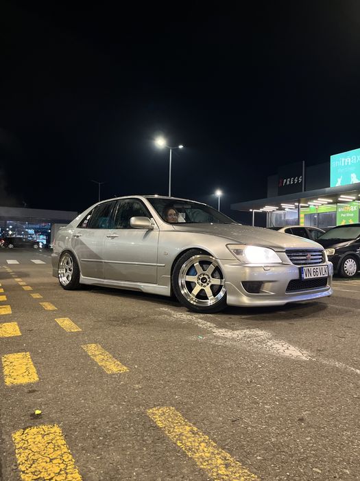 vând lexus is200