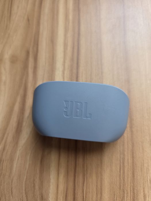Продам наушники JBL