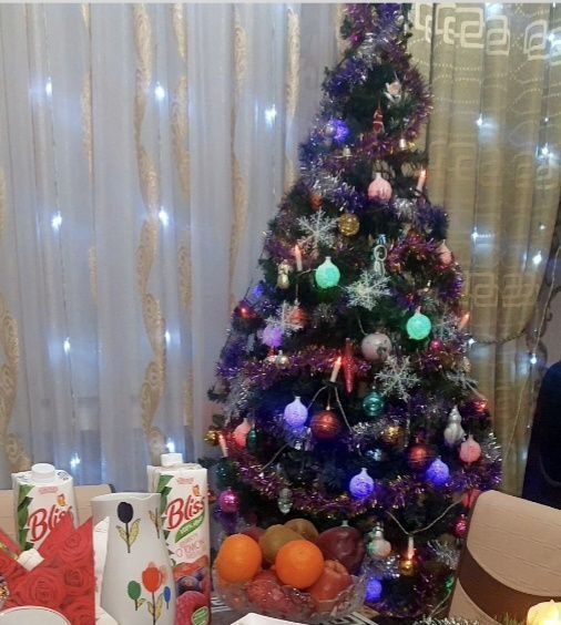 Продается ногодняя елка