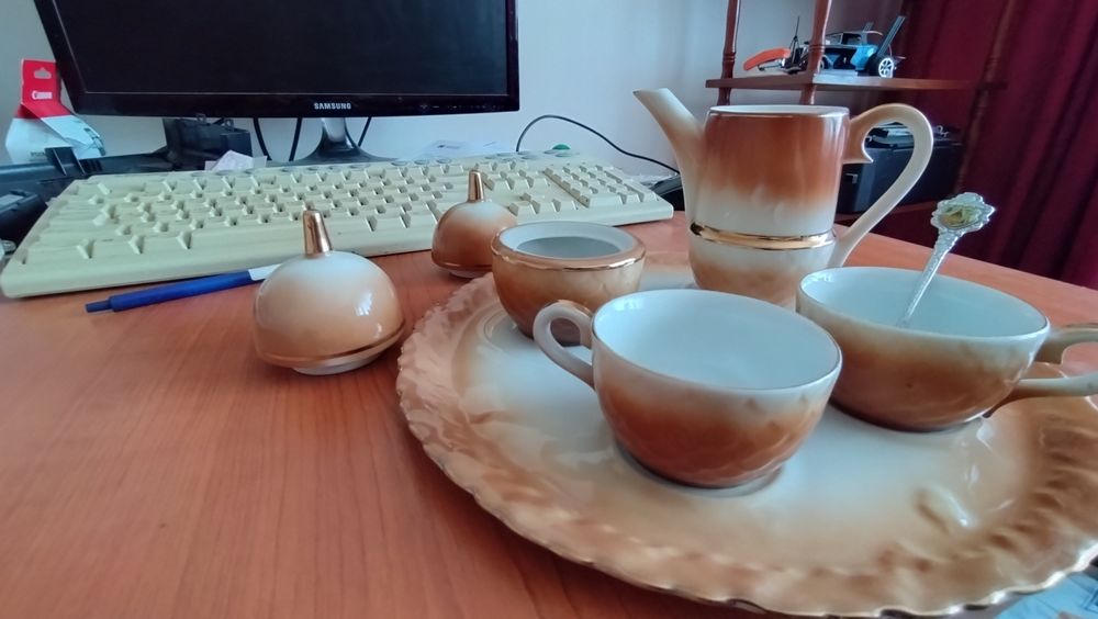 Set ceainic cu 2 cesti si o zahariera