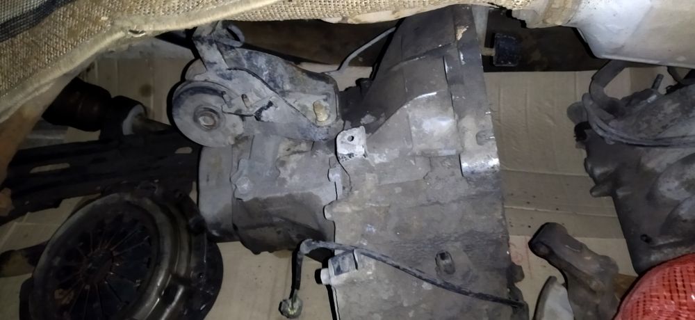 Продам запчасти Мазда кронос