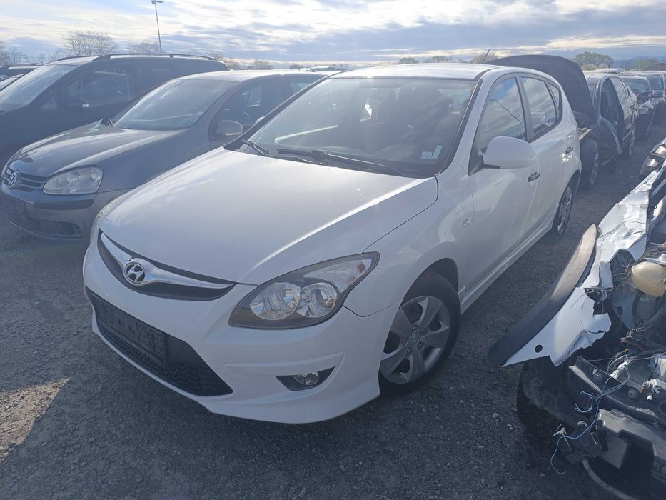На части! Hyundai i30 1.6i