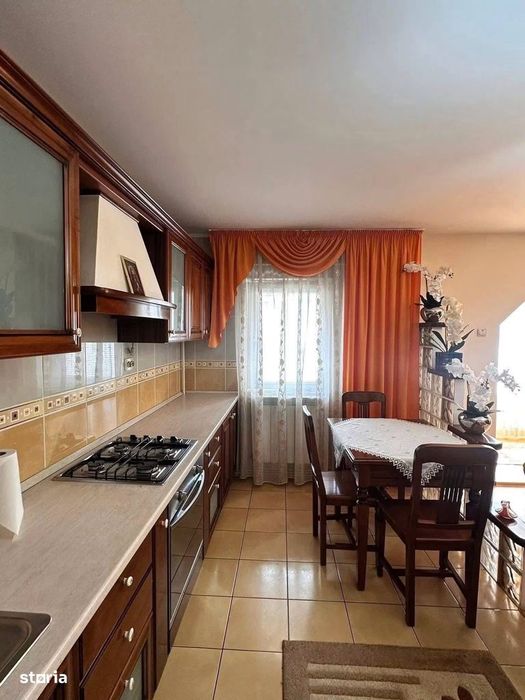 De vanzare apartament cu 3 camere si balcon, mobilat si utilat
