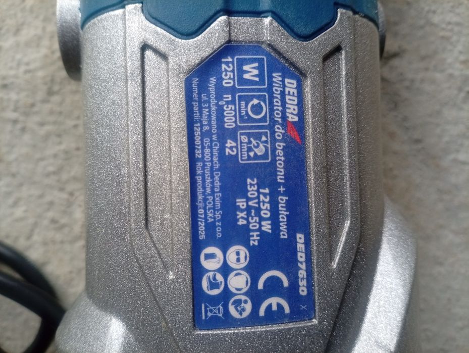 Vînd vibrator beton marca Dedra nou folosit o singura dată