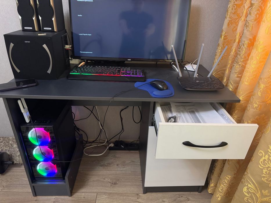 Компьютерный стол