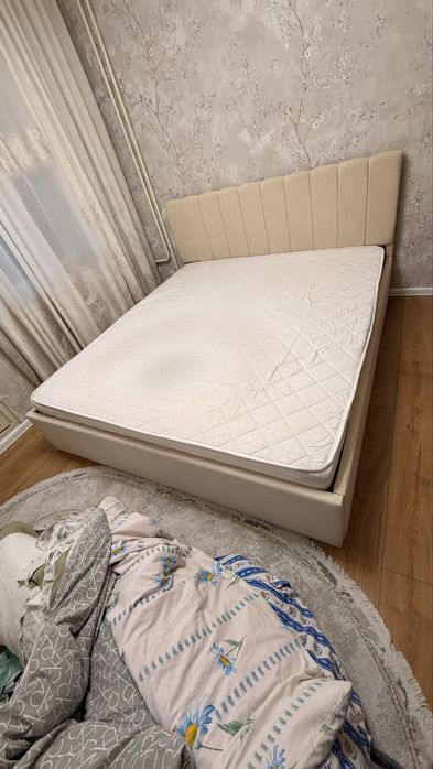 Двухспальная кровать