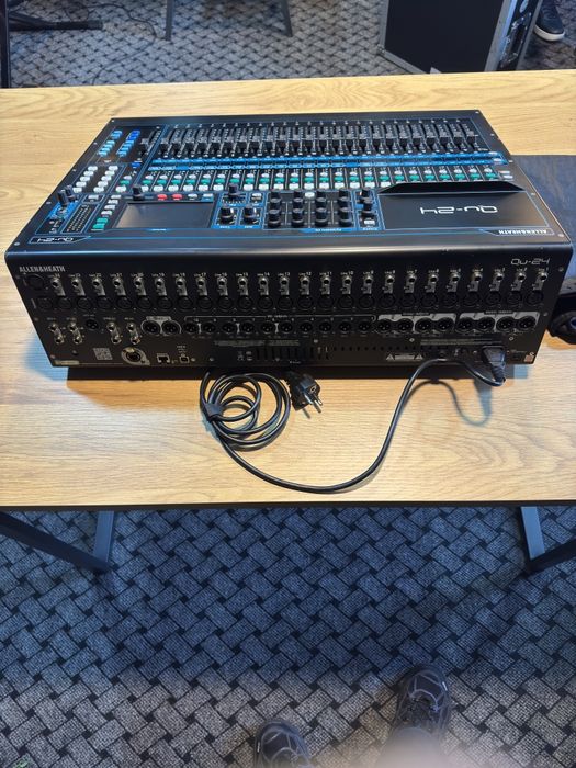 Titlu: Mixer digital Allen & Heath Qu-24 + Stagebox AR2412 + Case-uri