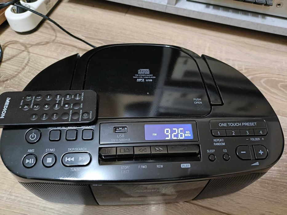Vand casetofon cu telecomanda