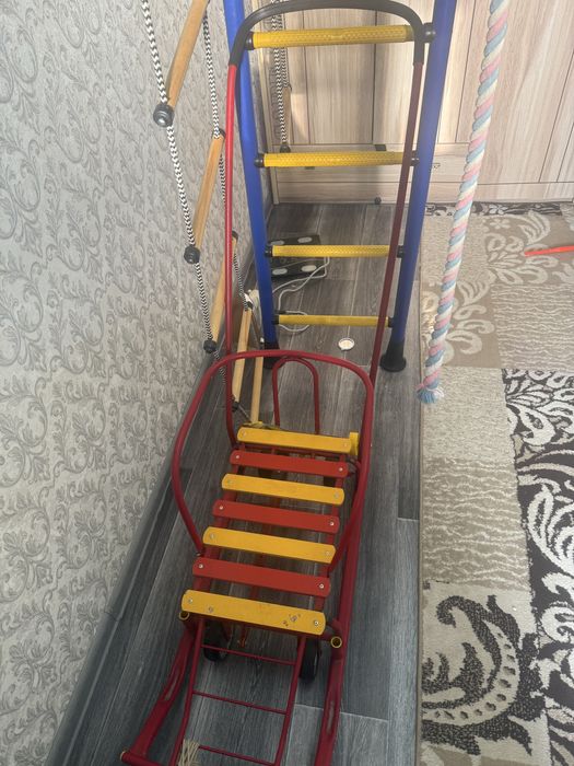 санки с колесиками