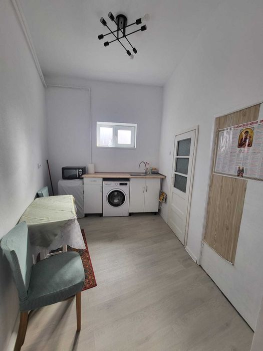 Inchiriez apartament la casa cu curte privata