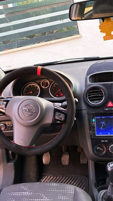Opel corsa D 2012 1.2benzina