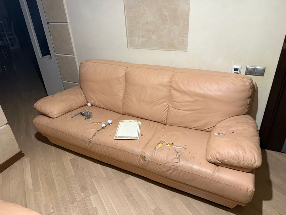 Диван с креслом