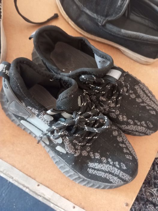 Балалар аяқ киімдері. 1000 теңге