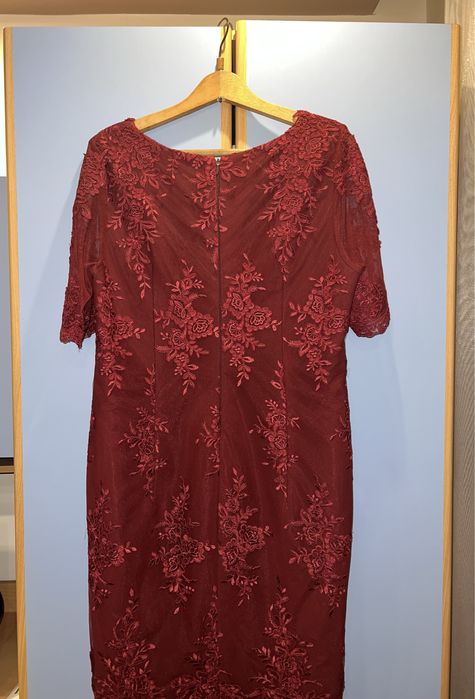 Официлна рокля с дантела