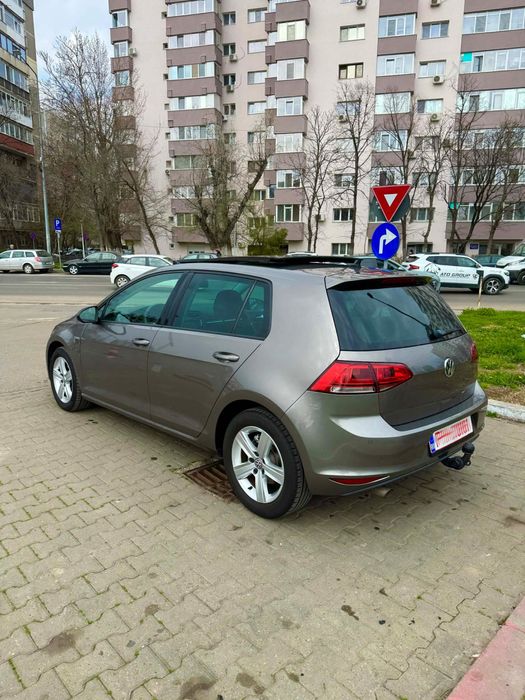 VW Golf 7 Automat 1.6 TDi • Distronic • Lane Assist • Panoramic • LED • Piele Alcantara • Webasto • Navy mare 3D • Climatronic • Senzori 360 • Cârlig