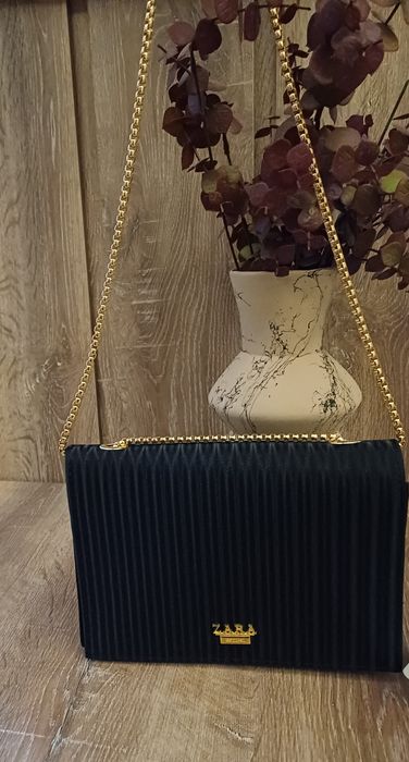 Дамски чанти Zara Guess и портмонета