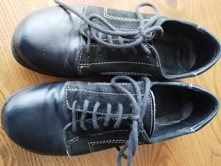 Pantofi negri din piele si piele intoarsa