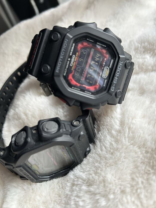 Vand doua ceasuri g-shock solare