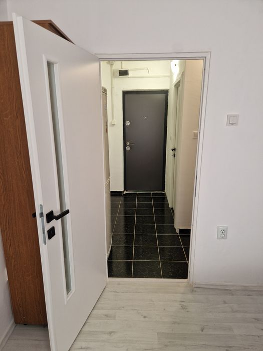 Vand camera stil garsoniera  cu baie si bucatarie proprie