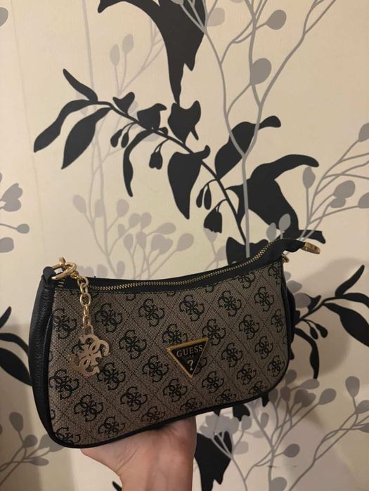 Geanta Guess nou noută