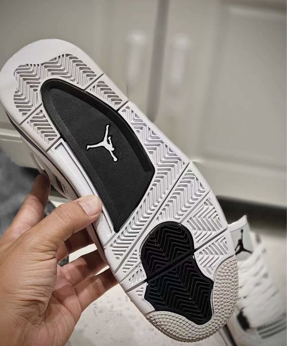 Air Jordan 4 Retro Military Black Nike