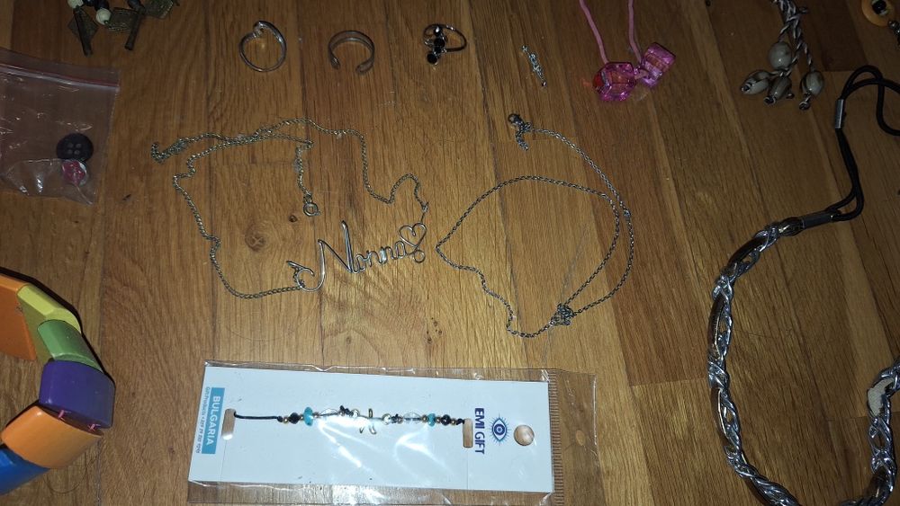 ЛОТ: Дамски бижута и украшения