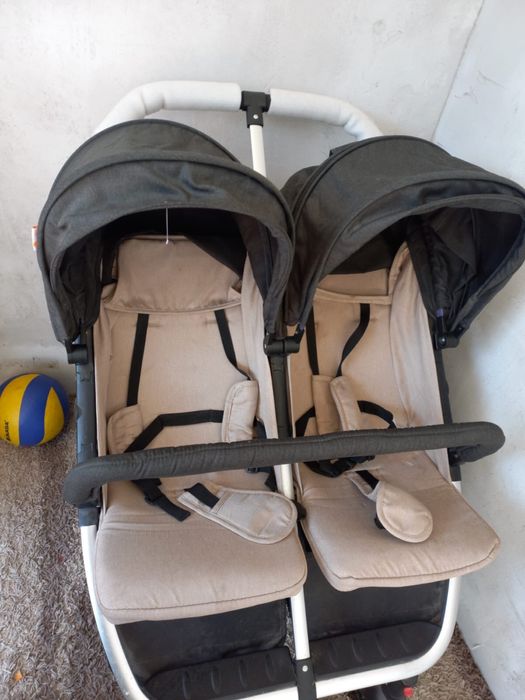 Коляска двойни.