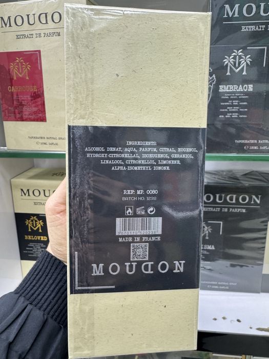 Moudon Elegant Radiant Obsidian