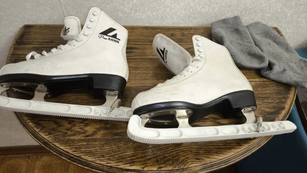 Коньки фигурные женские