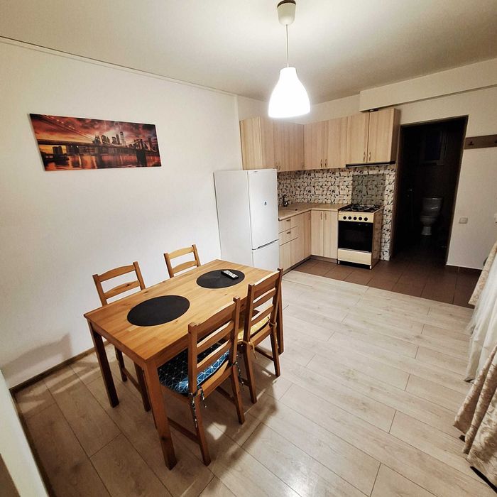 Închiriez garsoniera în vilă Otopeni, întreținerea inclusă în preț