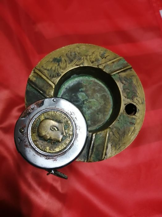 Стар бронзов съд за декорация