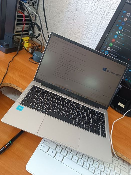 Frbby notebook  sotiladi