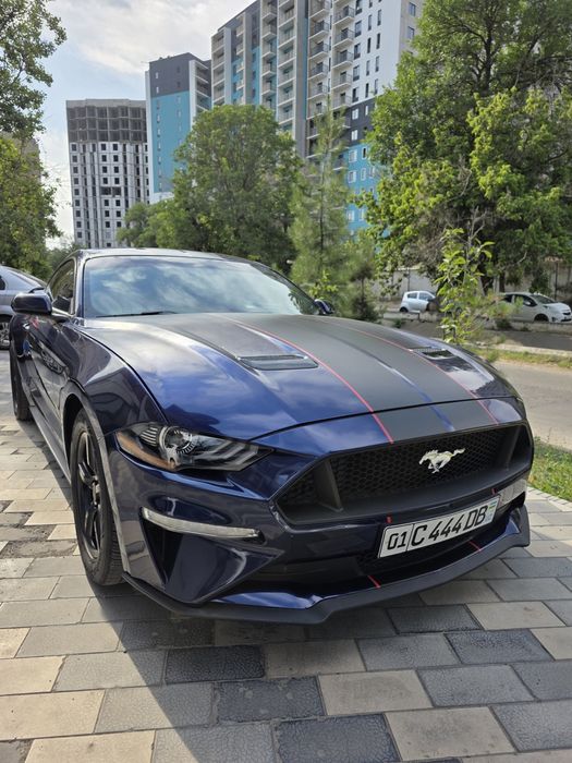 Ford Mustang coupe 2018 года