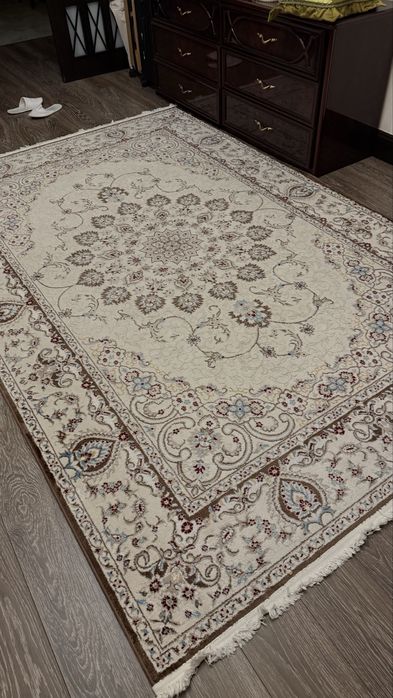 Ковер в хорошем состоянии. После химчистки