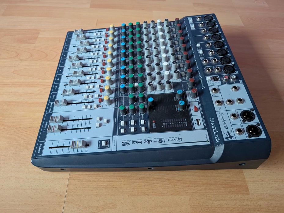 Mixer Analog Soundcraft Signature 12