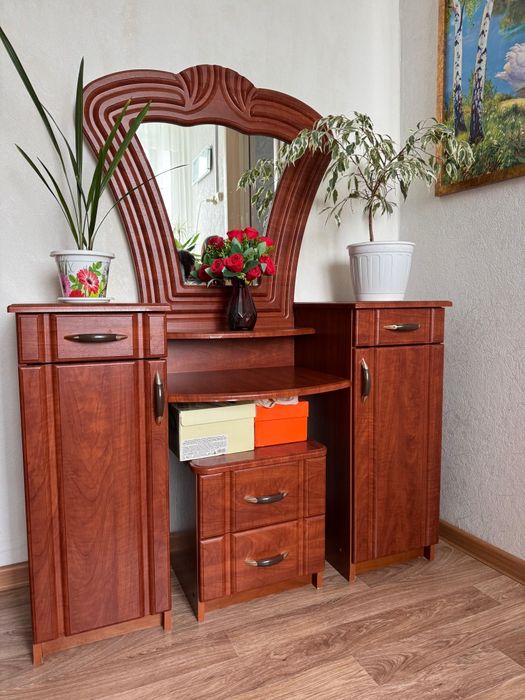 Продам спальный гарнитур