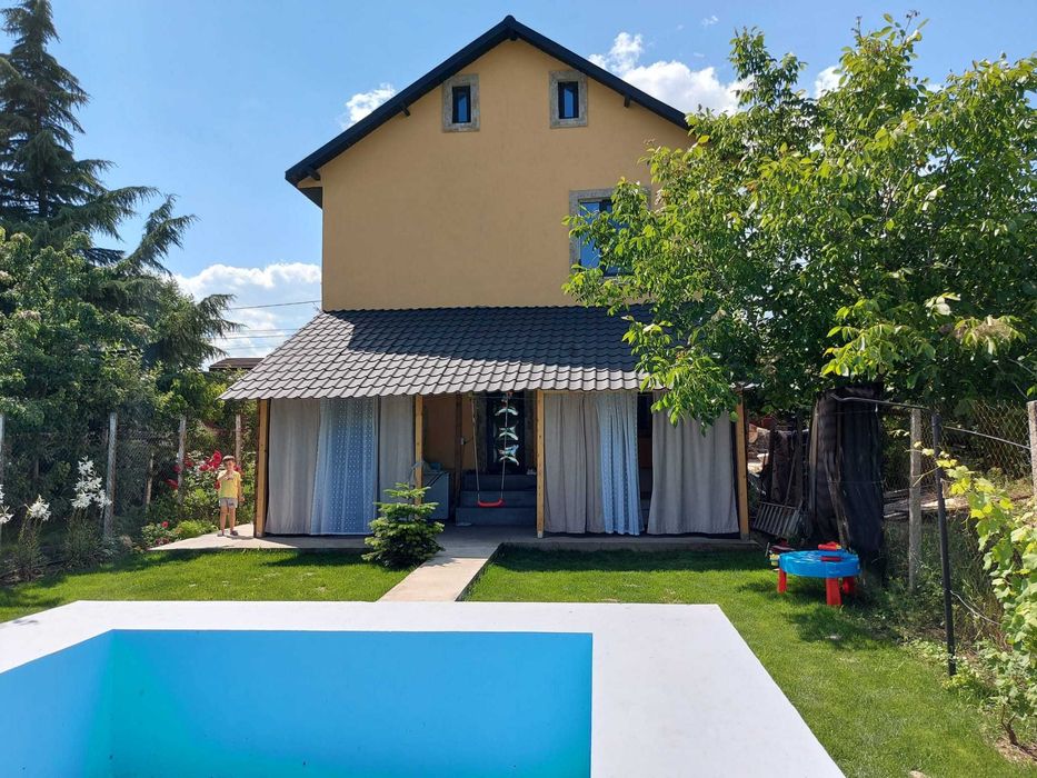 Vilă cu  piscină