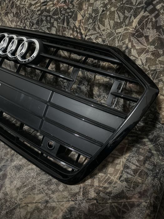 Grila fata  negru lucios AUDI A6 C8 40 TDI Mild Hybrid DFBA 4K0853651C